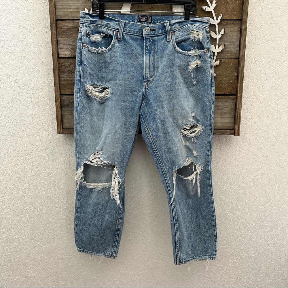 Abercrombie & Fitch high rise Mom Jean distressed 100% cotton size 32 short